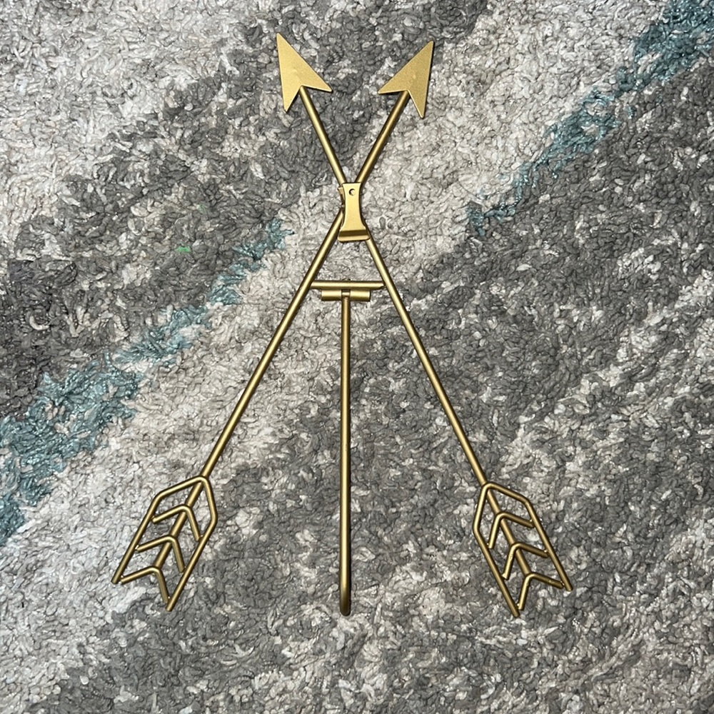 Double arrow photo hanger